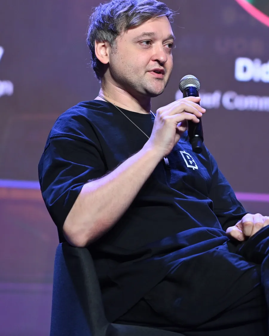 Igor Pugachevsky speaking on a panel at UOB Live in Bangkok, microphone in hand, in a Blum T-shirt.